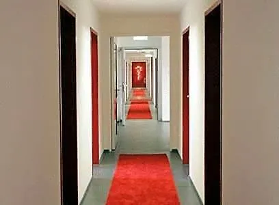 Am Hof 3*