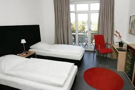 Am Hof 3*