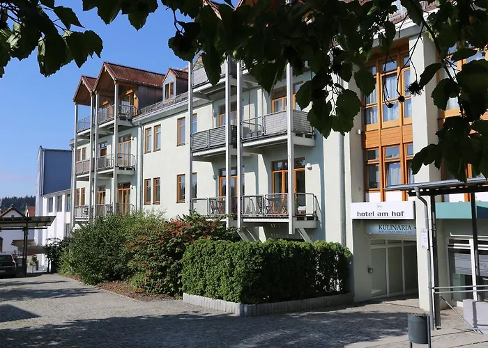Am Hof 3*